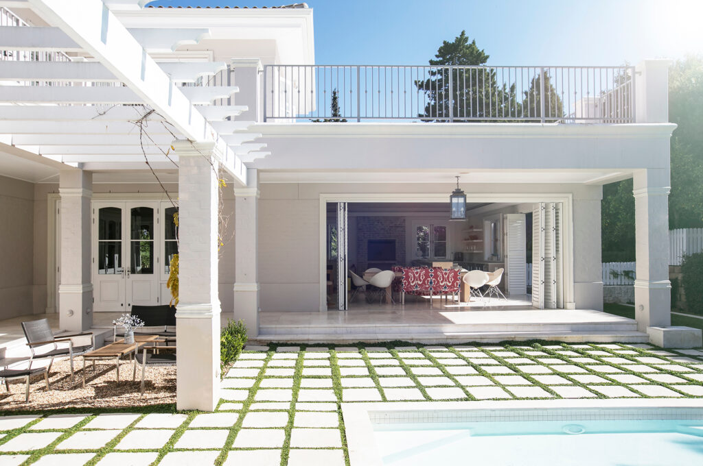 Paving,Stones,At,Poolside,Patio,Of,Luxury,House